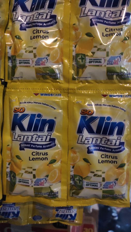 Soklin Lantai Lemon
