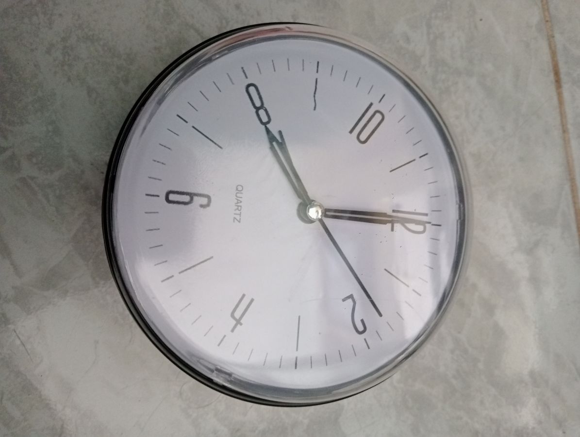 JAM WEKKER/ PUTIH