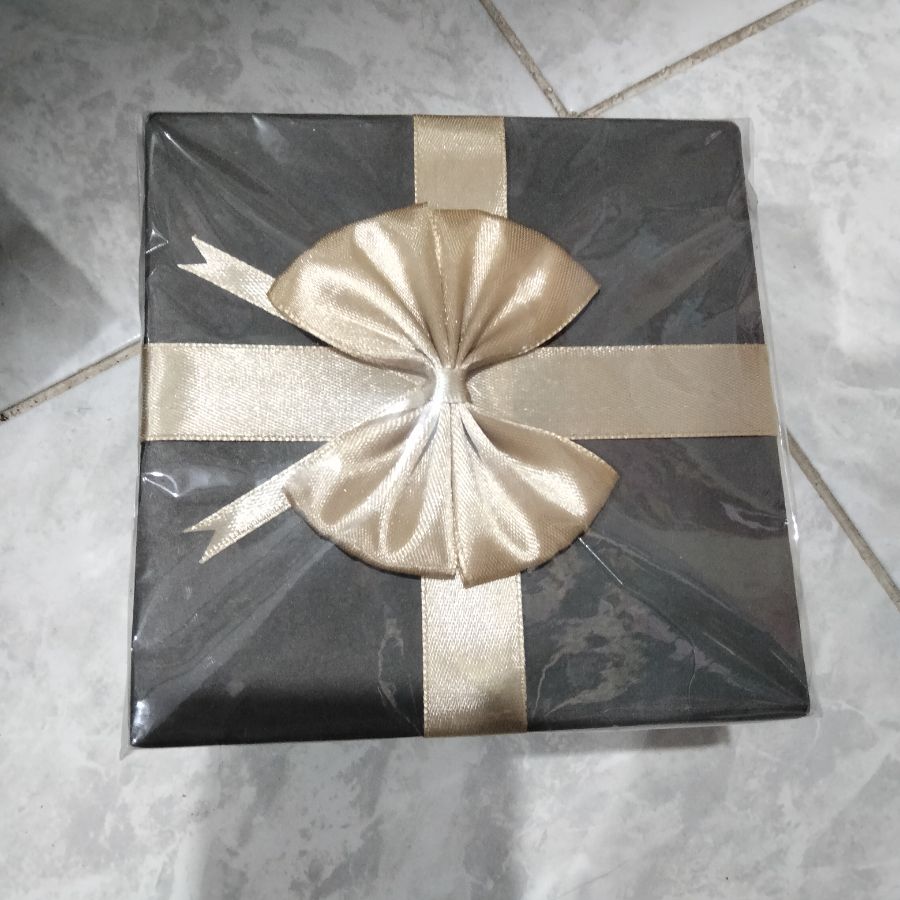 BOX KADO 12X12X7 CM/ HITAM PITA GOLD