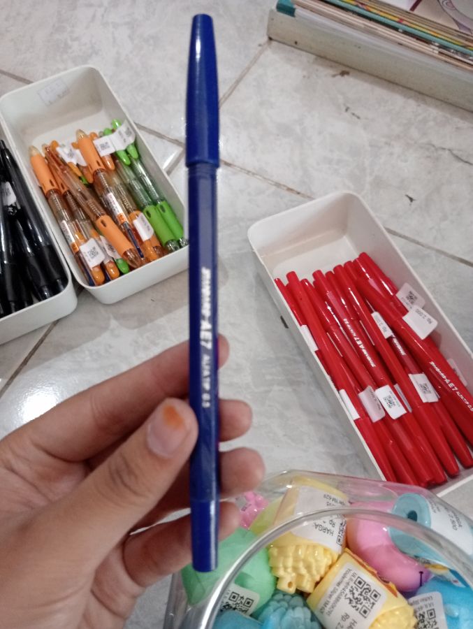 Standard AE7/ Biru