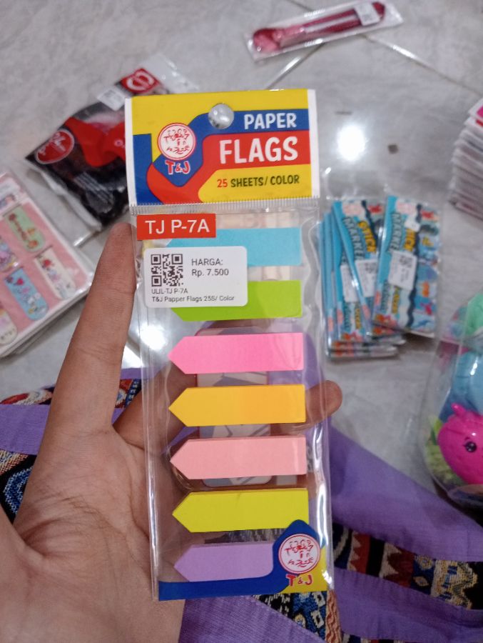 T & J Paper Flags 25S/ Color