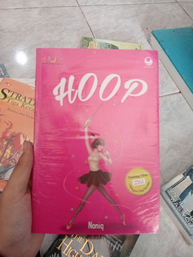 Novel Hoop/ Noniq