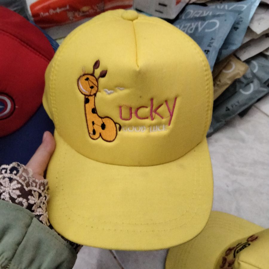 Topi Lucky Jerapah Kuning 