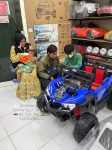 Ykt 870 Biru Jeep Spider 4 WD