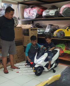 M 988 Putih Honda PCX Lisensi No Garansi