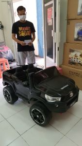 HL850 Hitam Toyota Hilux Lisensi