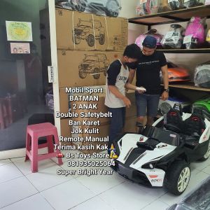 YKT 777 Putih Mobil Sport 2 Anak Batman  Ban Karet