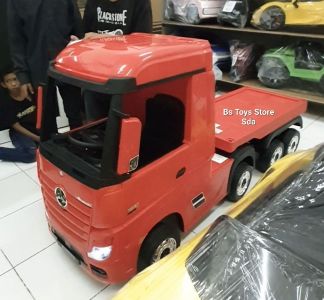 Kyz 51 merah Actros + gandengan