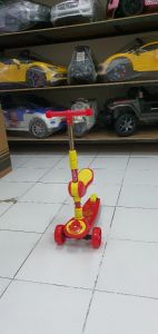 ST 05 Merah Skuter Duduk Iora