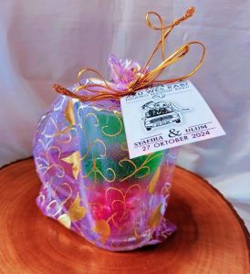 Souvenir Gelas anggur Timbul warna
