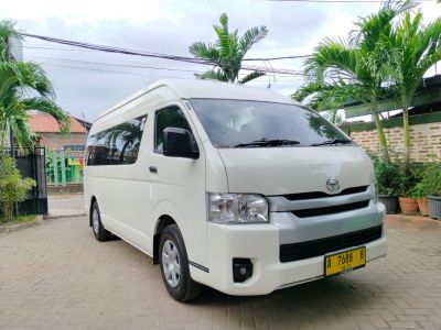 HIACE Commuter 14 Seat