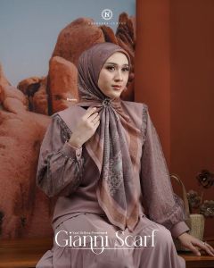 GIANNI SCARF BY NADHEERA