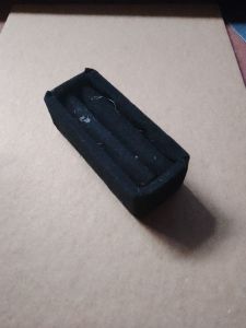 Tempat cincin satuan - Kotak
