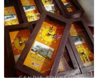 (minim 50pcs) souvenir jam kayu custom 