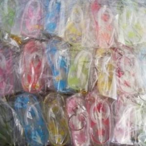 Gantungan kunci aklirik model sandal lucu souvenir oleh-oleh negara 