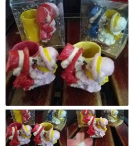 GS souvenir tempat bulpen boneka resin kiss 