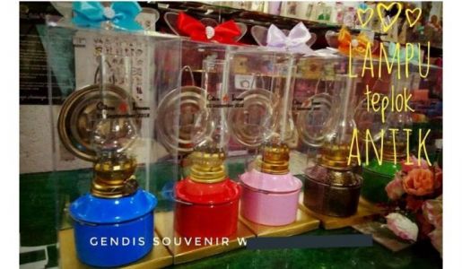 Souvenir lampu teplok minyak pot kaleng