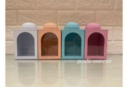 Toples kaleng M tutup kubah