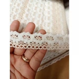 PerYard (90cm) renda rajut blaco - Bulu Cream 2,5cm