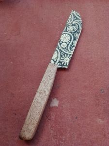 Pisau gagang kayu