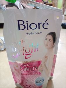 Kao Biore Bright Lovely Sakura 220ml