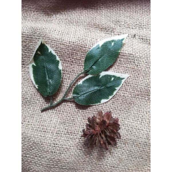 DAUN MAWAR (3cabang list putih)