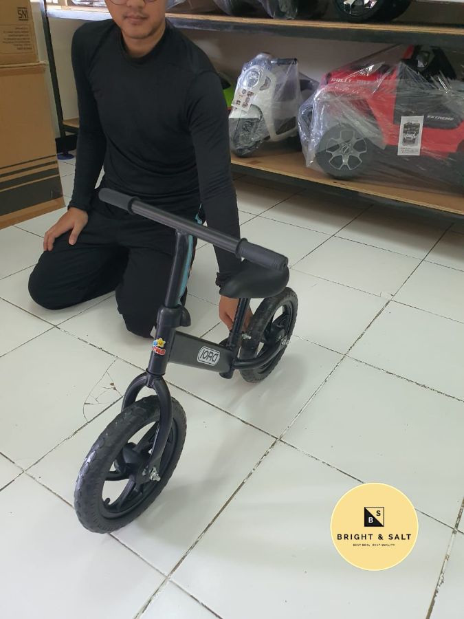 BK 01 Hitam Pushbike IORA Ban Eva