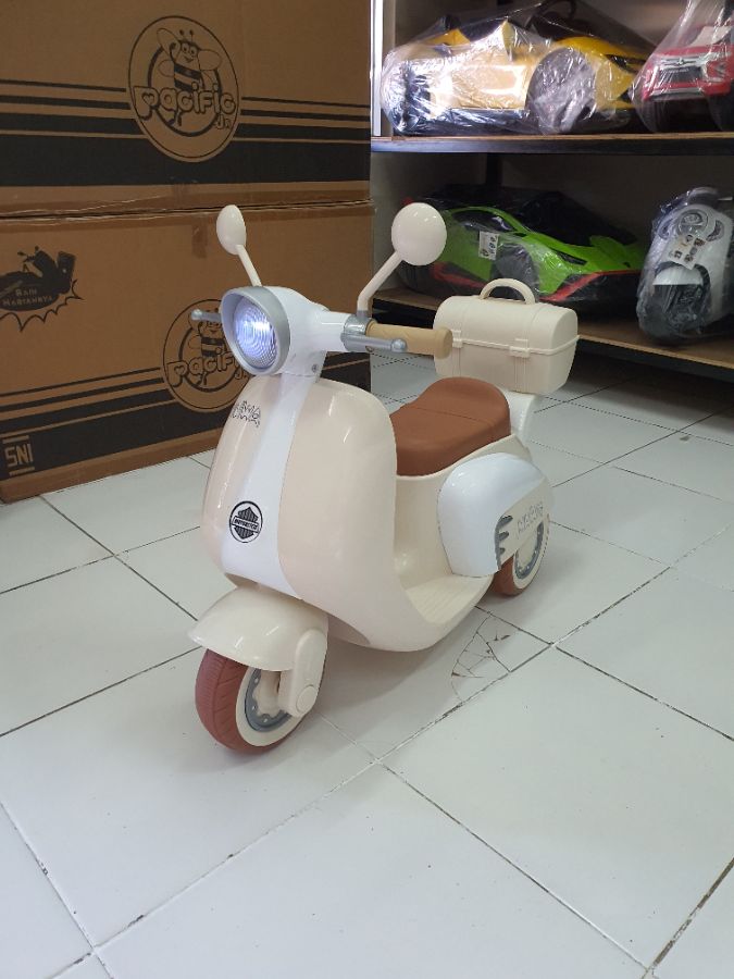 NW 113 Krem New Scoopy