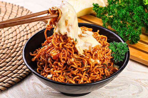 Mie Real Spicy 