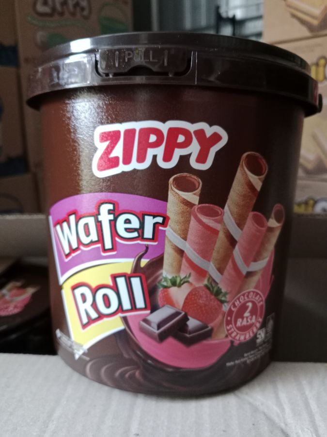 Zippy Wafer Roll chocolate& strawberry