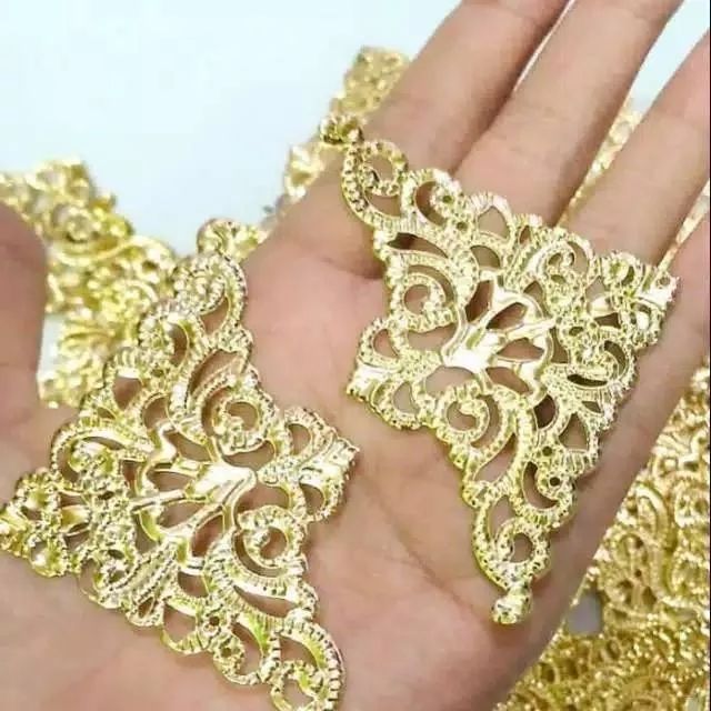 100 pcs charm sudut siku besar