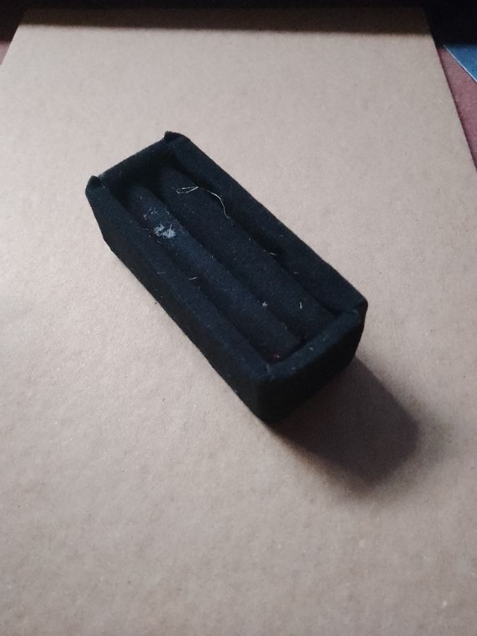 Tempat cincin satuan - Kotak