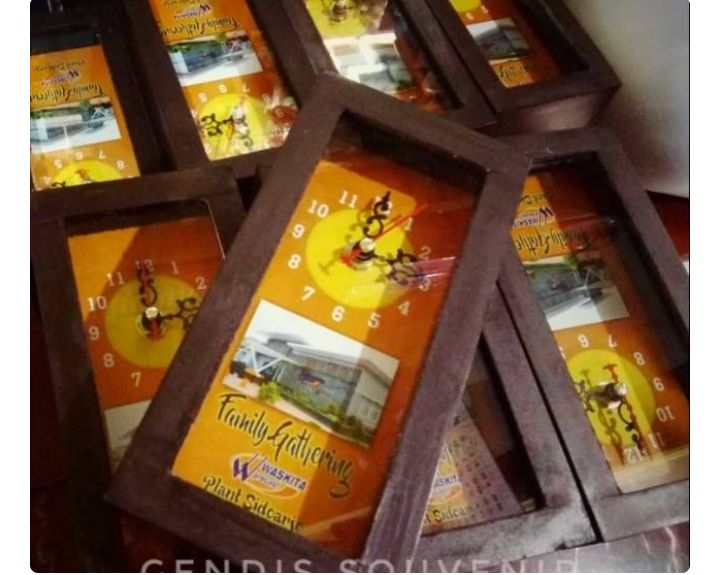 (minim 50pcs) souvenir jam kayu custom 