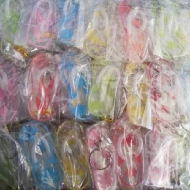 Gantungan kunci aklirik model sandal lucu souvenir oleh-oleh negara 