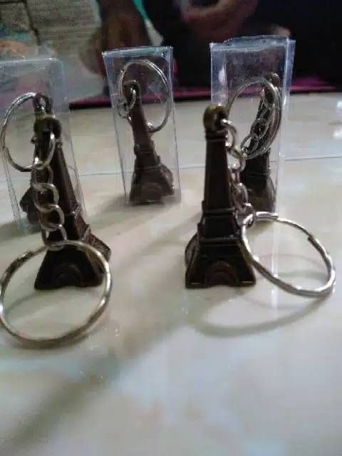Gantungan kunci menara Eiffel Paris keychain