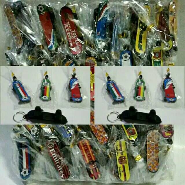 Gantungan kunci skateboard 