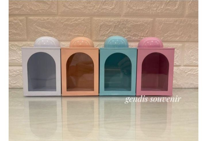 Toples kaleng M tutup kubah
