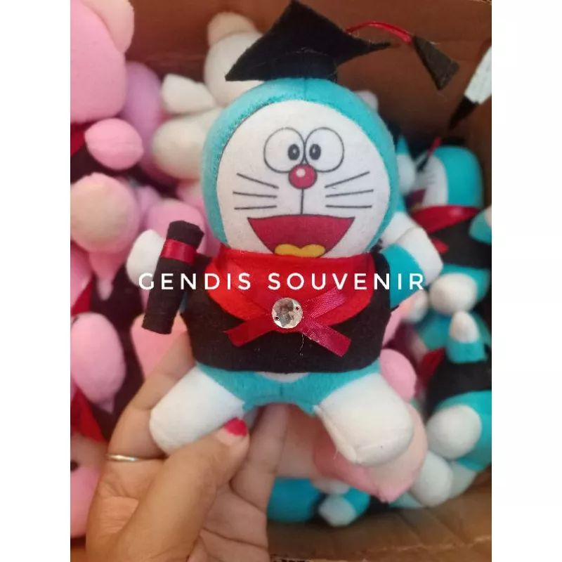 Boneka Wisuda Doraemon 