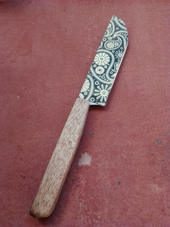 Pisau gagang kayu