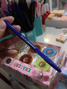 Bolpoin standar biru