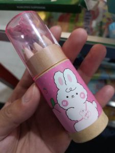 Pensil warna + bungkus serutan