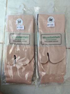 Kaos kaki cewe panjang Muzdalifah