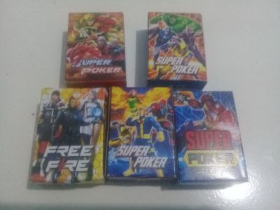 Poker kecil karakter