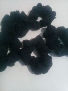 Ikat rambut scrunchi kecil