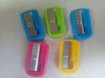 Serutan pensil agatis kecil