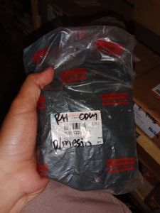 DUDUKAN MESIN NMR71 RH 6-97122893-1