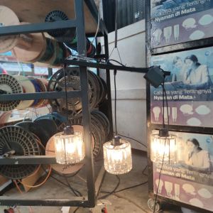 LAMPU GANTUNG 838/3A