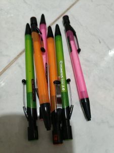 Pensil mekanik besar 