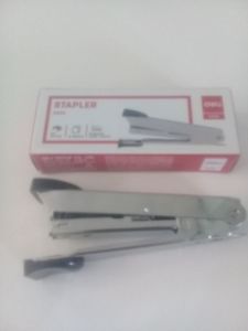 Stapler deli