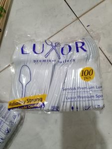 Sedotan putih Luxor 